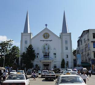 Kirche neben Sule Pagode