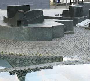 Spaziergang im Rheingarten am linken Rheinufer