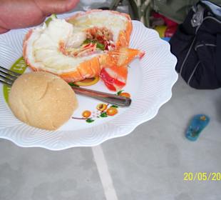 Snack auf dem Katamaran