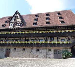Innenhof und Langbau