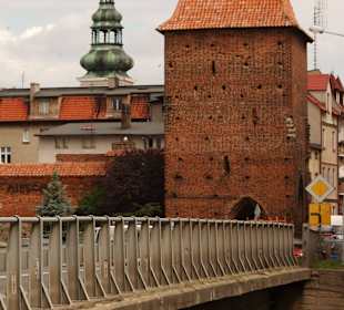 Baszta Brodnicka od strony mostu na rzece Drwęca.