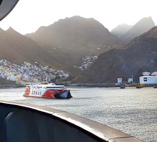Inselrundfahrt AIDA vom Wasser aus