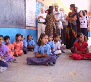 Der Besuch und die Lehrerinnen