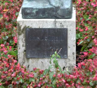 Skulptur Stehendes Mädchen