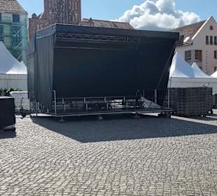 Bühne auf dem Markt