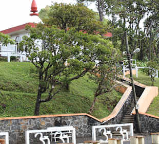 Blick auf die Tempel in Grand Bassin