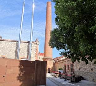 Der alte Schornstein auf dem Werksgelände