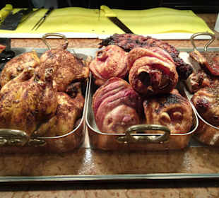 Am Büffet-Tresen der Schwemm