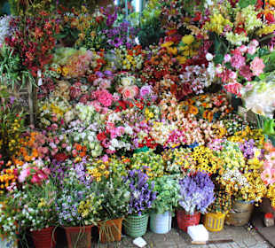 Blumen in der Markthalle