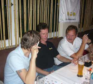 Die Admins nehmen einen Nutzer in die Mangel