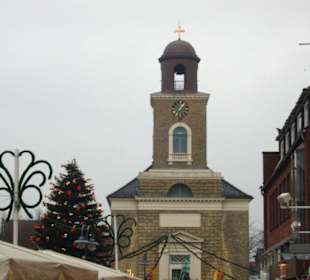 Der Kirchturm am Marktplatz