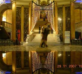 Eingangshalle mit Löwe