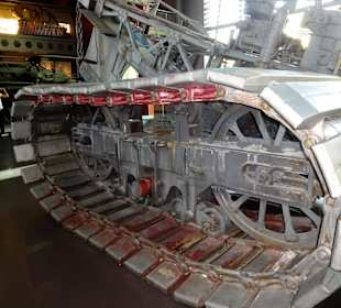 Der gewaltige Tiefpflug "Mammut"