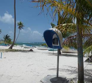 Telefonzelle auf Saona