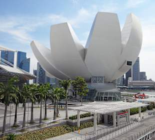 Am River Cruise hinter Hotel