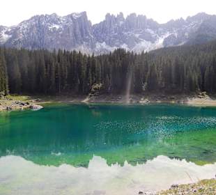 Spiegelbild von der Latemar Gruppe im See