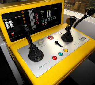 Bedienpult des Transrapid