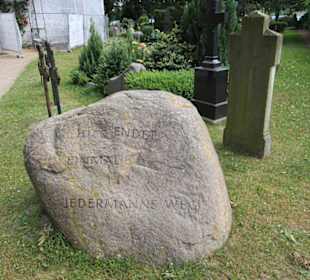 Findling mit Inschrift