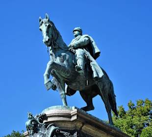 Das Denkmal Herzog Ernst II. im Hofgarten