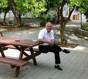 Unser Busfahrer im Orangenhain