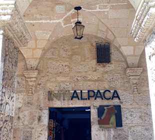 Misti Coffee und Alpaca Shop