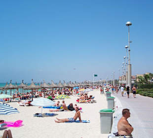 Strand vorm Hotel