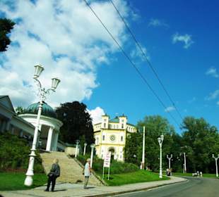 Links das Kurzentrum