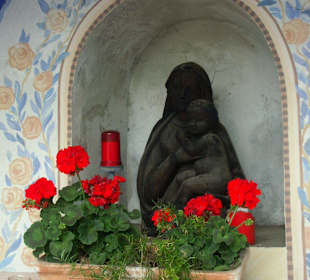 Dorfstraße - Kapelle am Weg