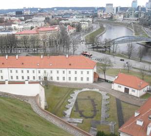 Остатки дворцов и новый город