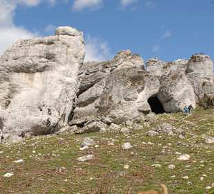 Gruppe von Kalksteinfelsen Okiennik Wielki