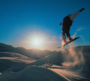 Snowboarder