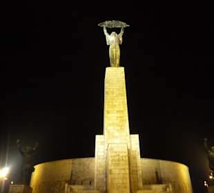Statua Wolności na Górze Gellerta