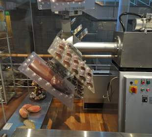 In der gläsernen Produktion des Schokoladenmuseums