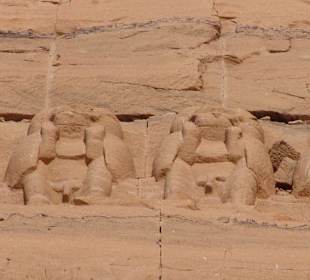 Abu Simbel - Affenfries