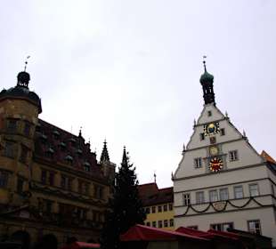 Links Rathaus Marktplatz