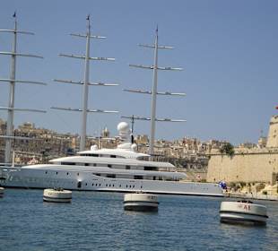Widok ze statku wycieczkowego na Port Valletta