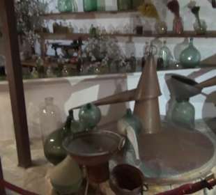 Erdgeschoss - Destillieranlage für Kräuter + Likör