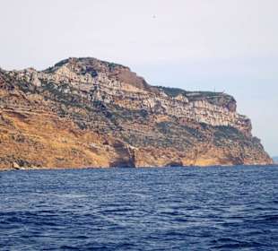 Sicht vom Wasser auf die Route des Crêtes