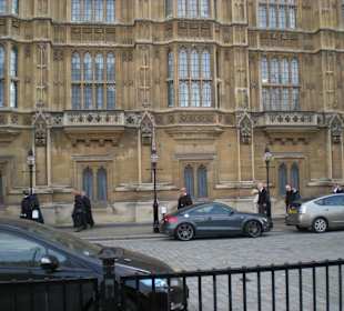 Ankunft einiger Lords und Richter