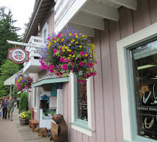 Unterwegs auf Holzstegen in der Creek Street