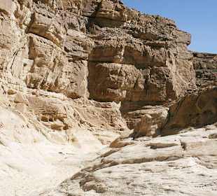 Steile Felswände...