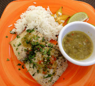 Daurade mit Kräutern und Reis