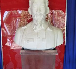 Ho Chi Minh Denkmal zum Abschluß