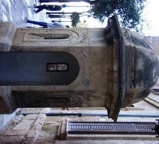 Gegenüber vom Eingang