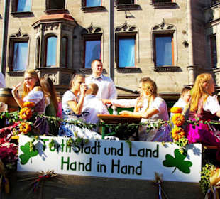 Veitsbronner Festwagen