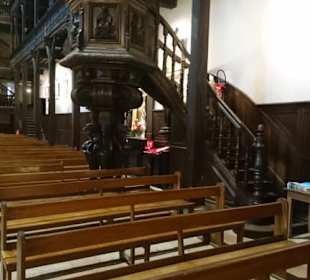 Gedrechselte Kanzel.