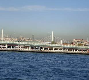 Blick auf die Brücke