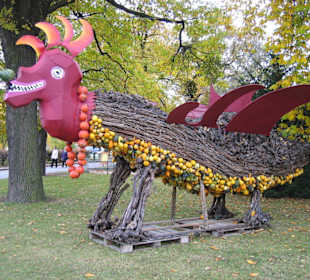 Skulptur mit Kürbis