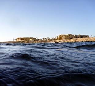 Vor dem Hotel Samaya