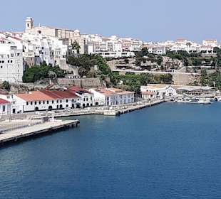 Bei der Einfahrt in den Hafen von Mahon